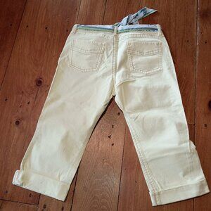 Old Navy white capri low rise stretchy jeans